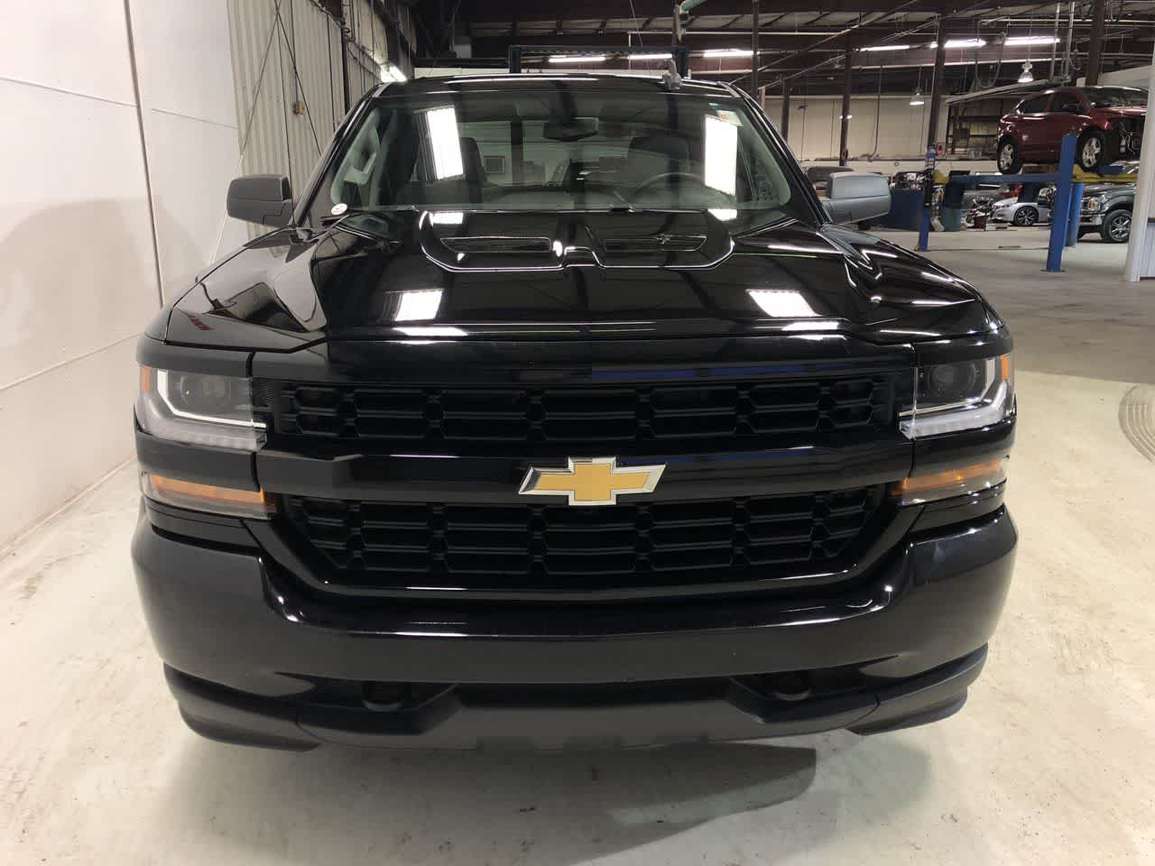 Used 2018 Chevrolet Silverado 1500 Custom w/ Custom Value Package AWD/4WD image 2