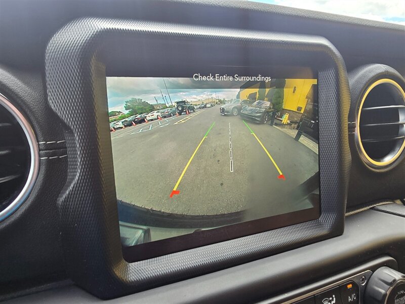 Used 2021 Jeep Wrangler Unlimited Sahara AWD/4WD image 10