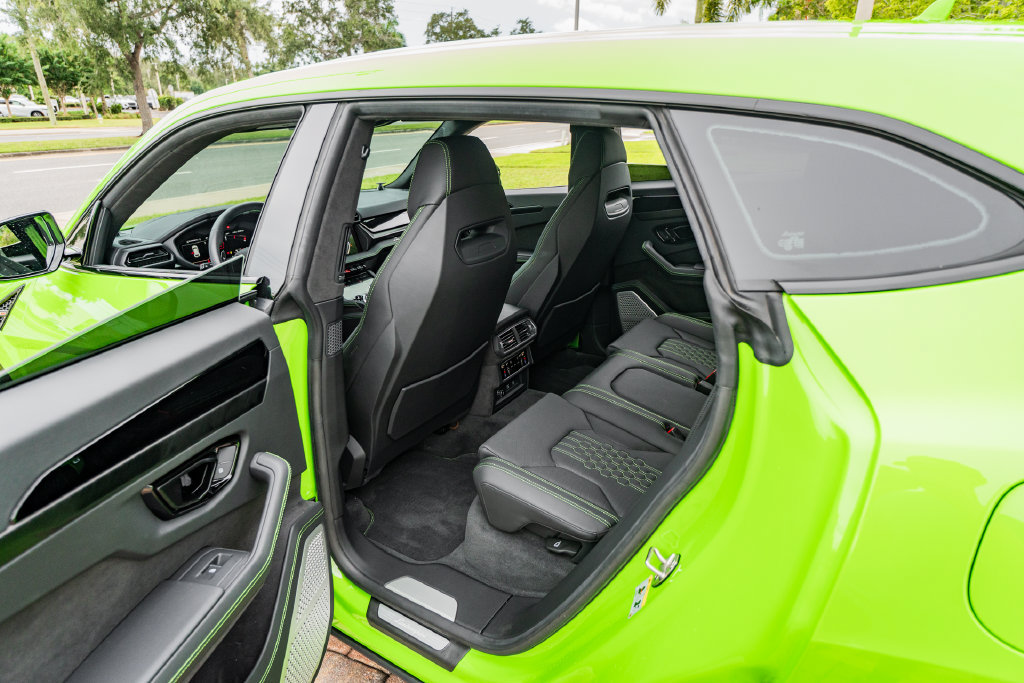 Used 2025 Lamborghini Urus SE AWD/4WD image 36