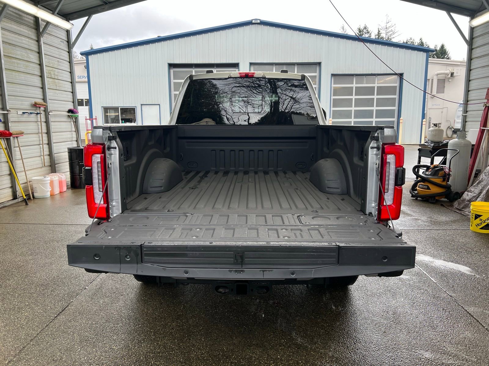 Used 2023 Ford F350 Platinum w/ FX4 Off-Road Package image 7