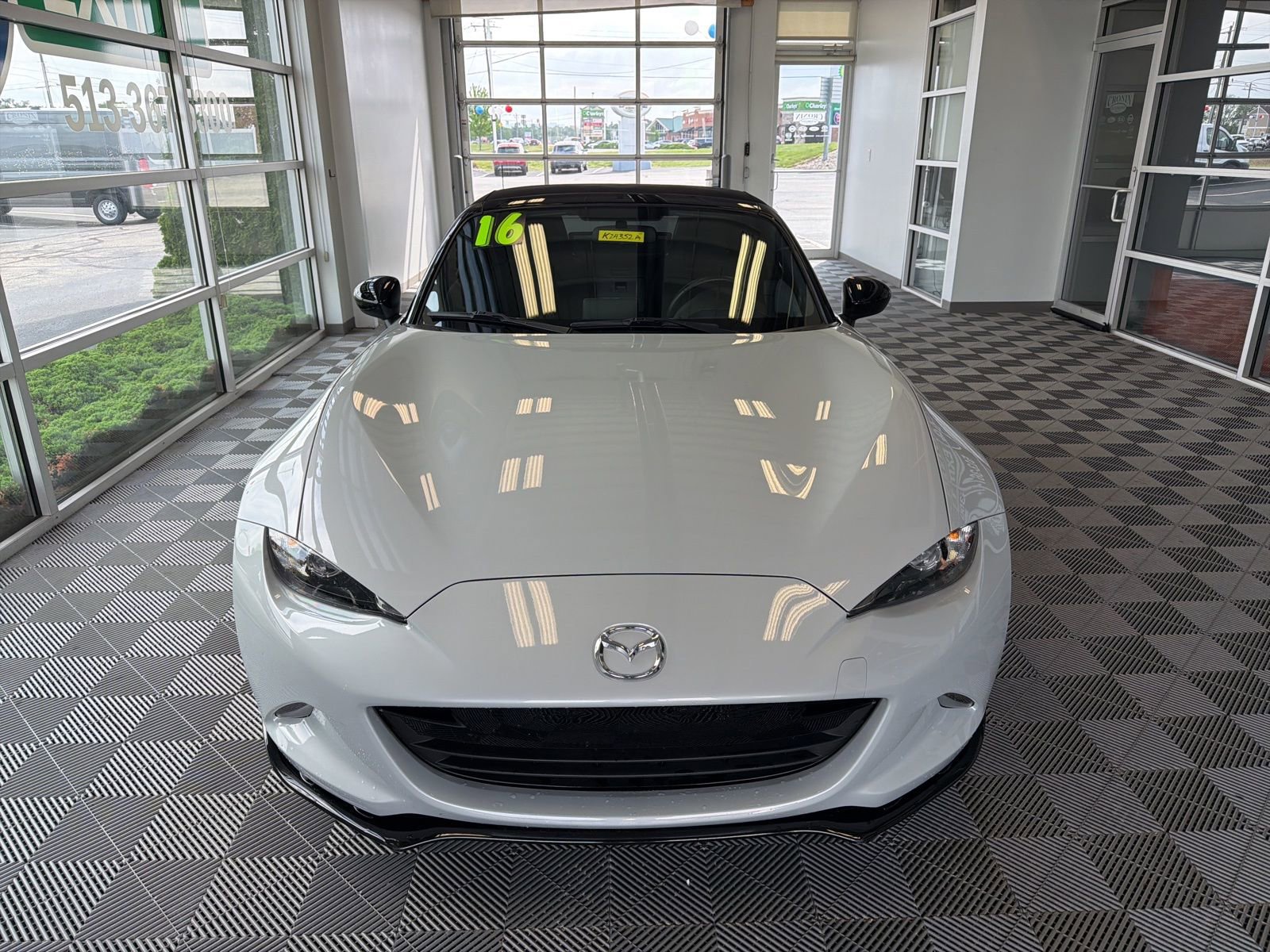 Used 2016 MAZDA MX-5 Miata Club RWD image 2