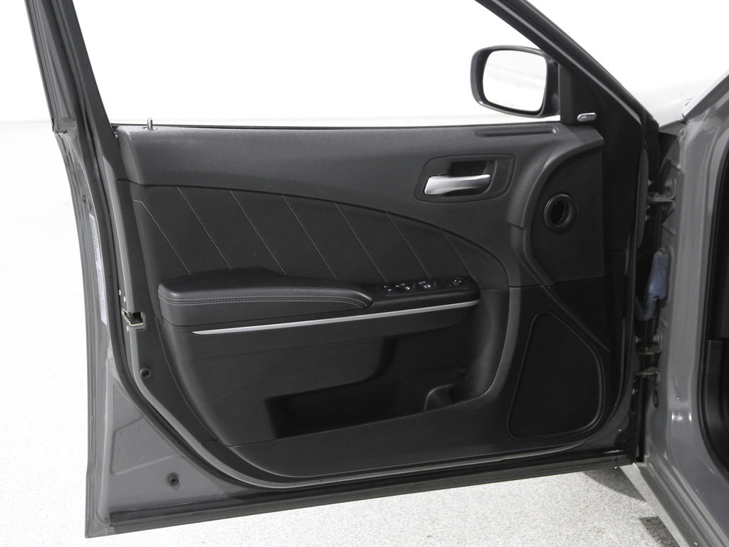 Used 2023 Dodge Charger SXT image 4