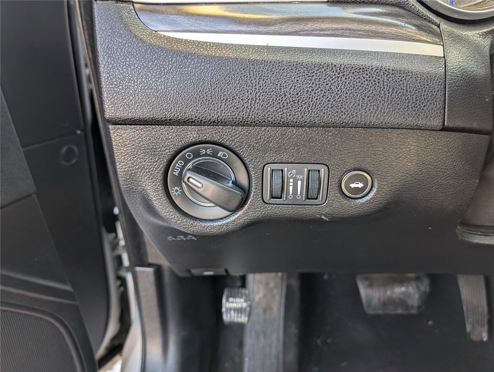 Used 2019 Chrysler 300 Touring image 18