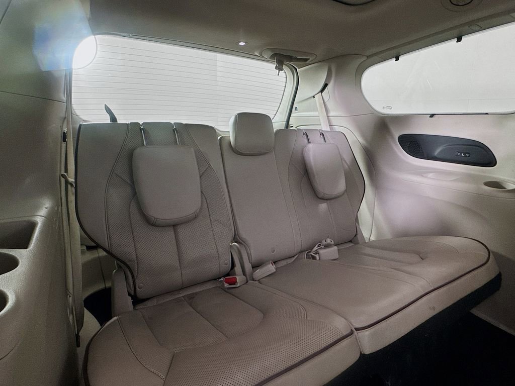 Used 2019 Chrysler Pacifica Limited w/ Tire & Wheel Group image 34