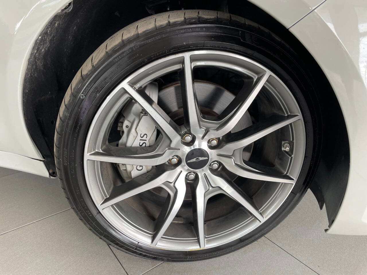 Used 2024 Genesis G70 2.5T image 9