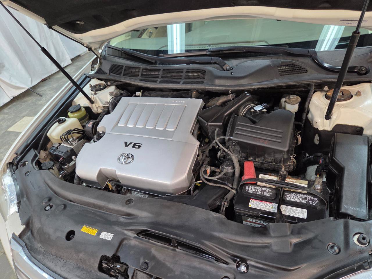 Used 2010 Toyota Avalon XLS FWD image 8
