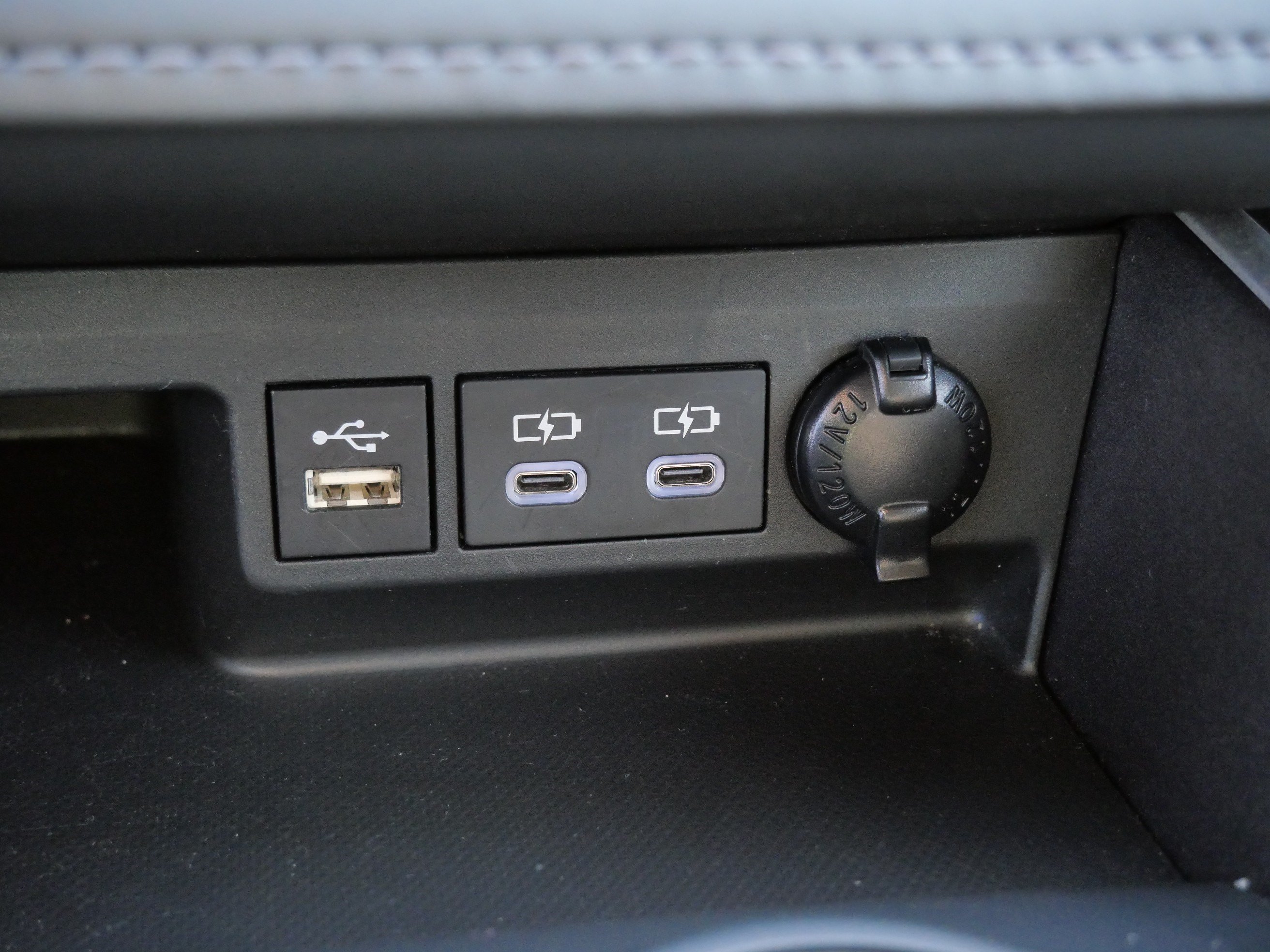 Used 2025 Toyota Highlander LE AWD/4WD image 30