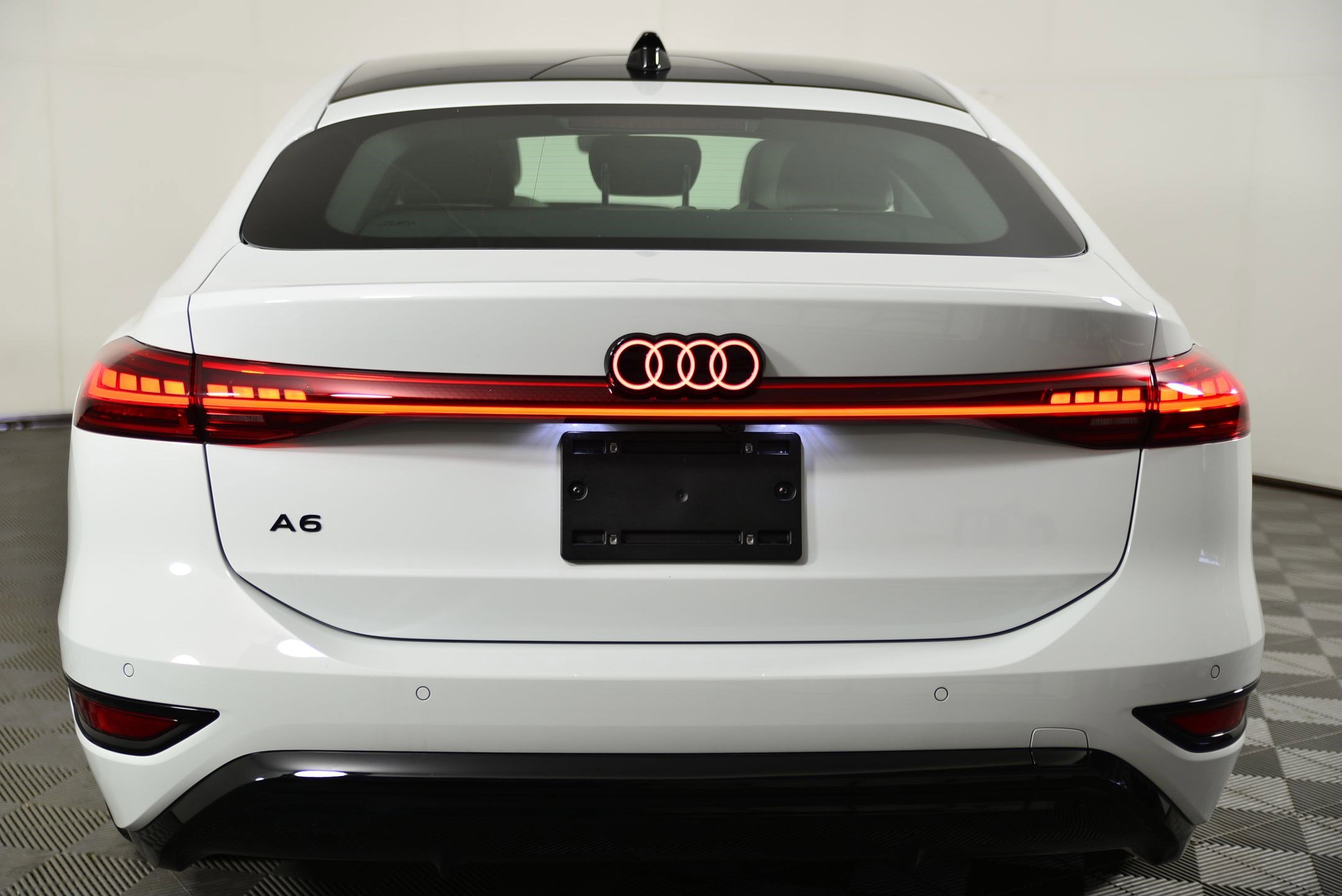 New 2025 Audi A6 e-tron Premium Plus image 8
