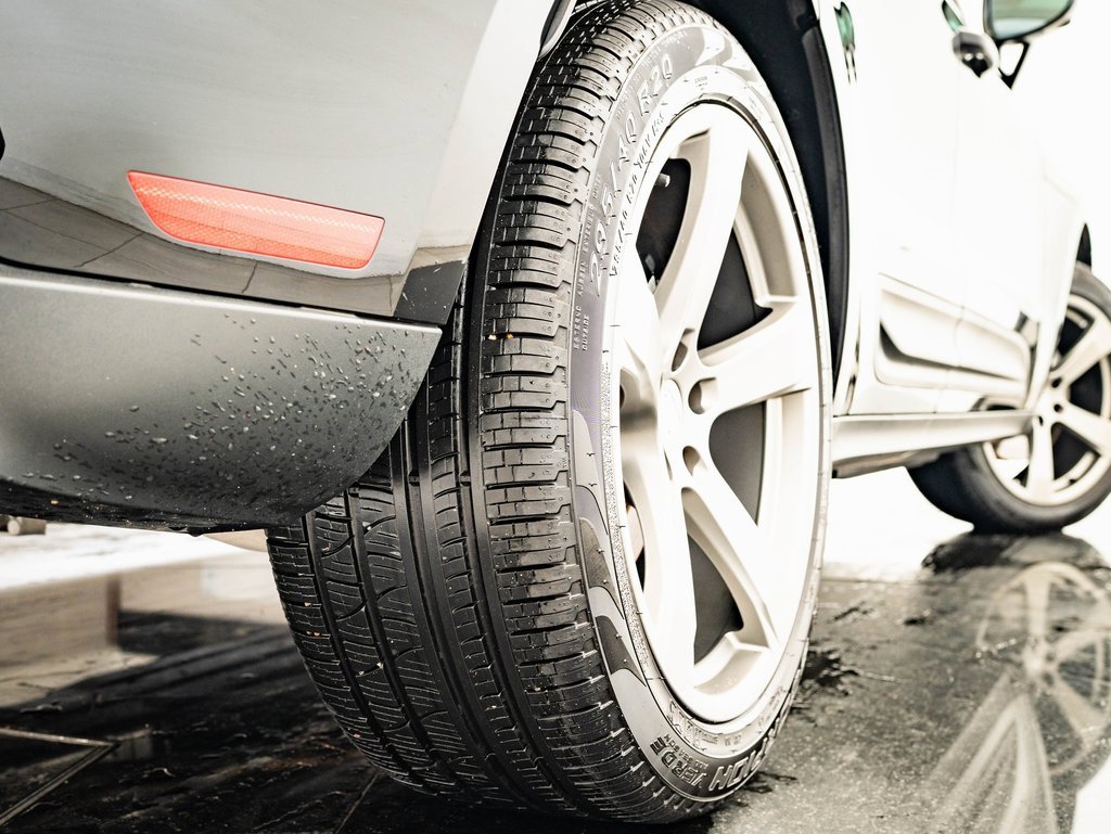 Certified 2024 Porsche Macan image 41