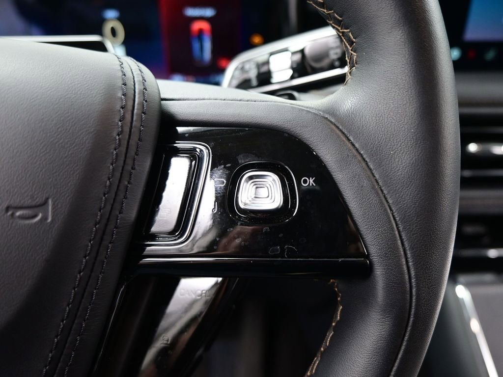 Used 2025 Lincoln Aviator 2WD w/ Jet Appearance Package image 13