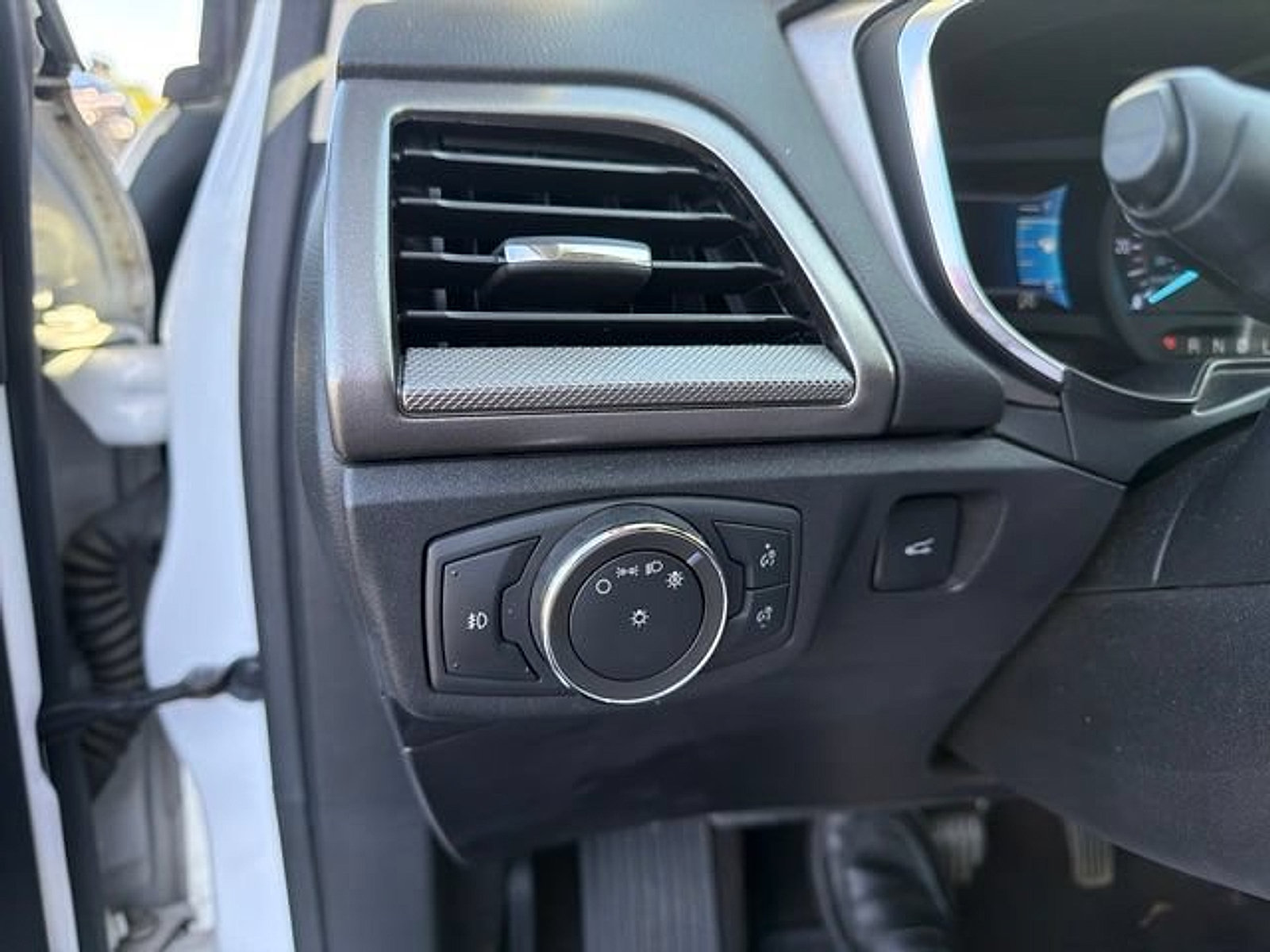 Used 2020 Ford Fusion SE w/ Equipment Group 151A FWD image 15