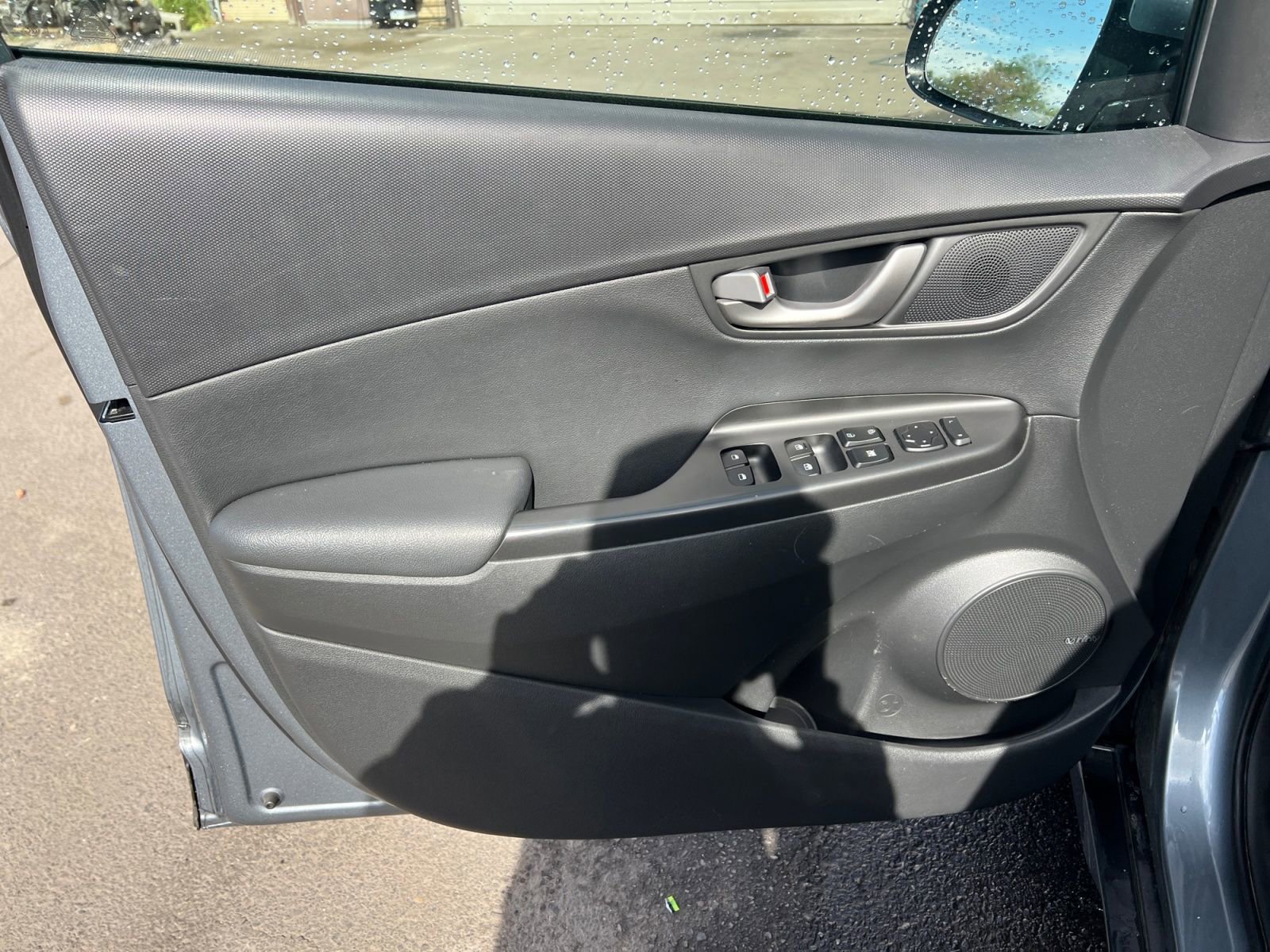 Used 2021 Hyundai Kona Limited AWD/4WD image 19
