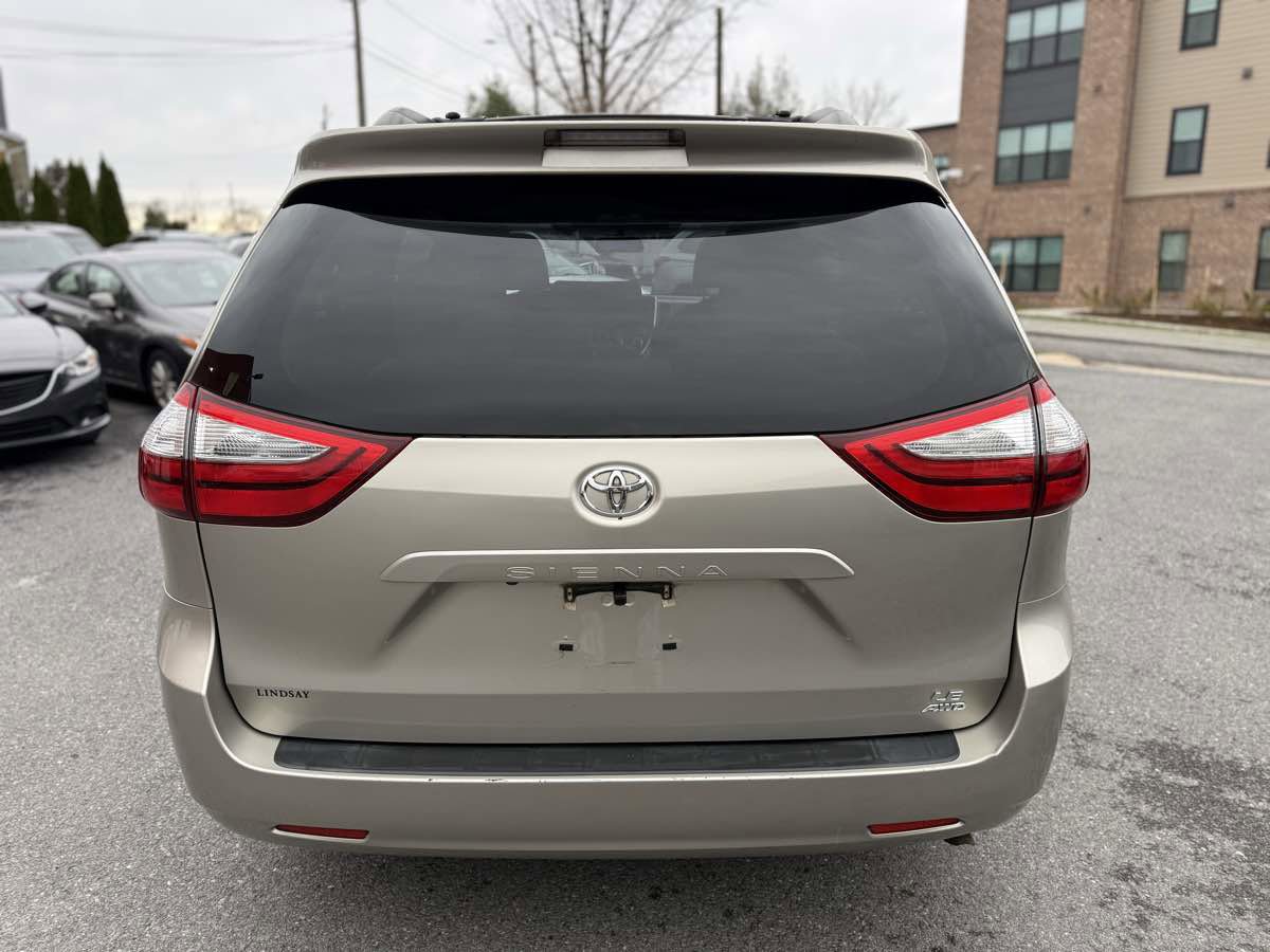 Used 2016 Toyota Sienna LE image 6