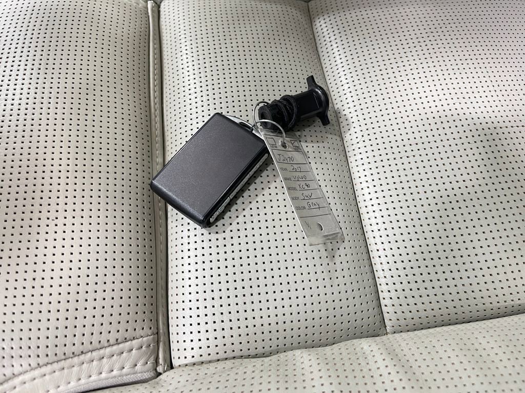 Used 2017 Volvo XC90 T6 Inscription w/ Vision Package image 39