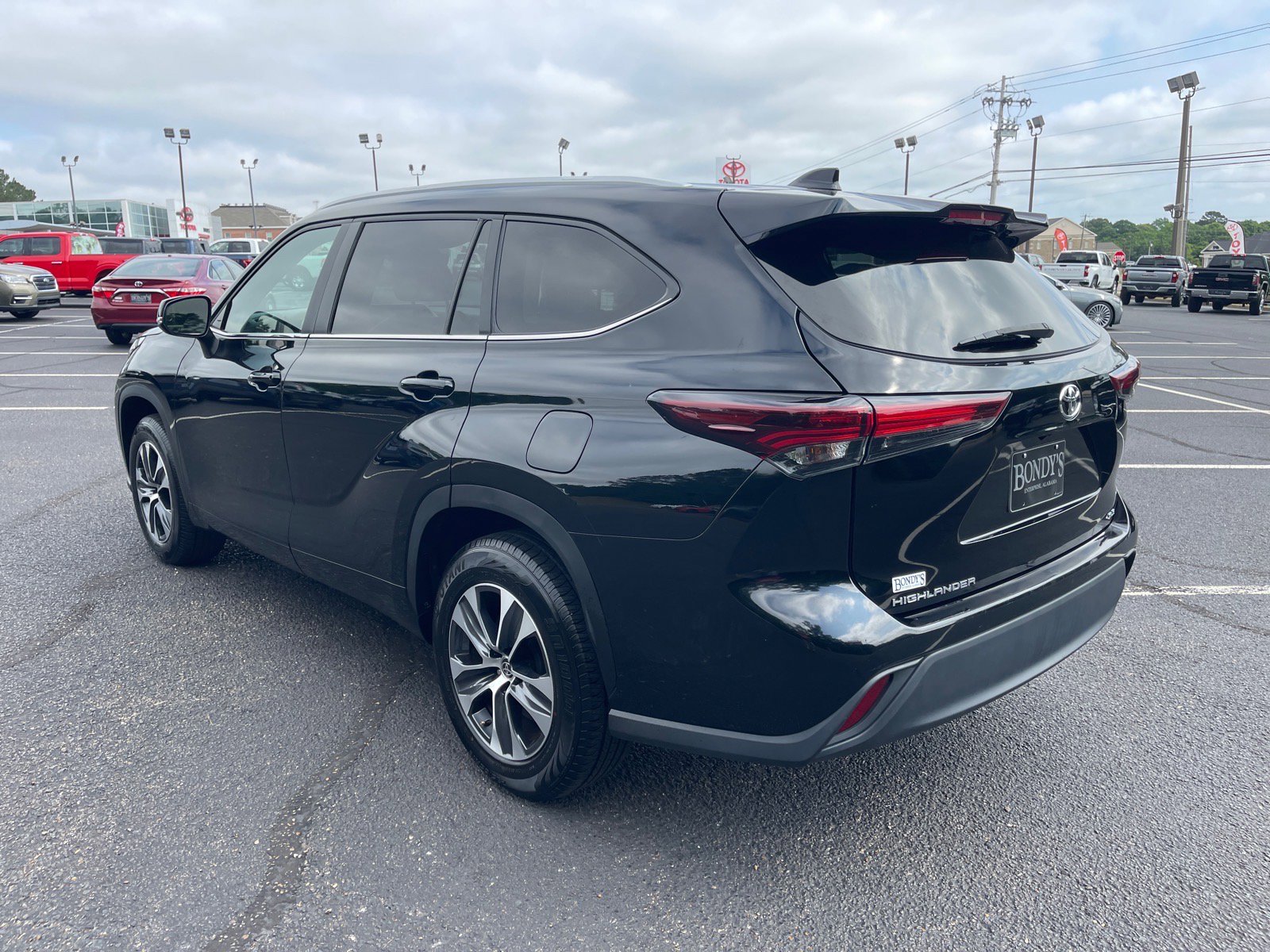 Used 2024 Toyota Highlander XLE FWD image 14