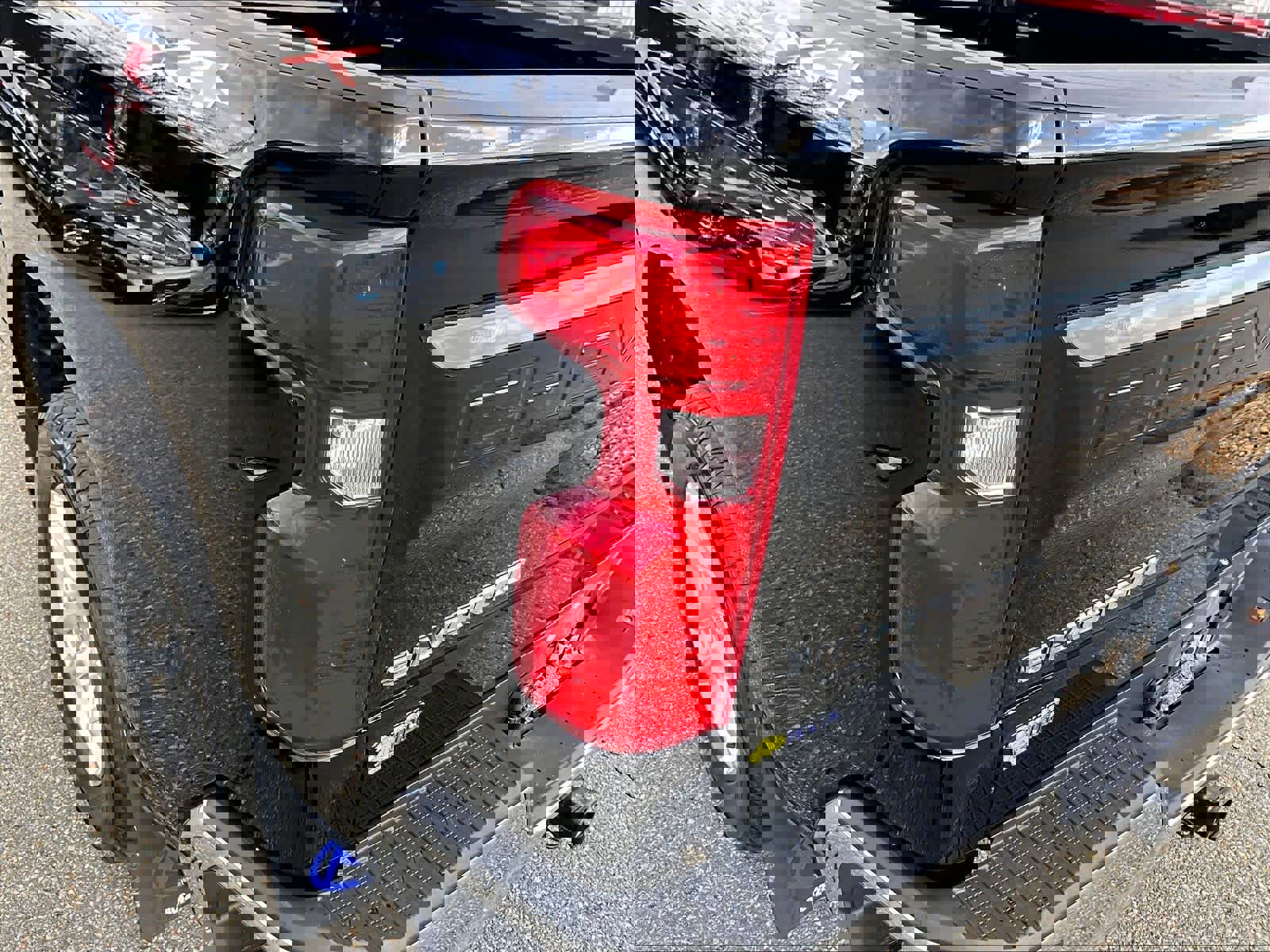 Used 2023 Chevrolet Silverado 1500 LT AWD/4WD image 33