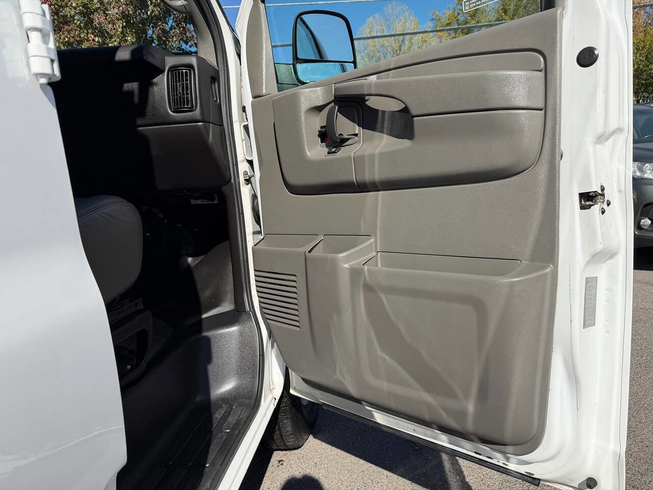 Used 2014 Chevrolet Express 2500 image 22