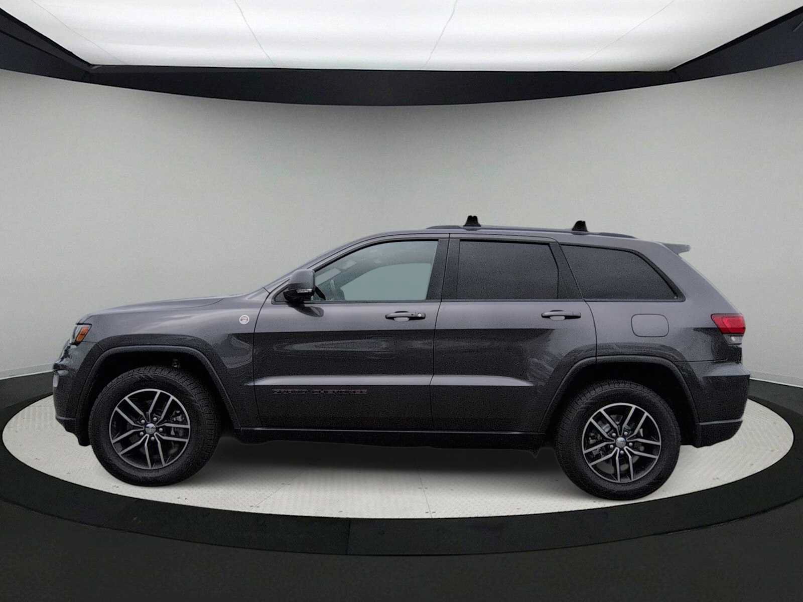 Used 2017 Jeep Grand Cherokee Trailhawk AWD/4WD image 5