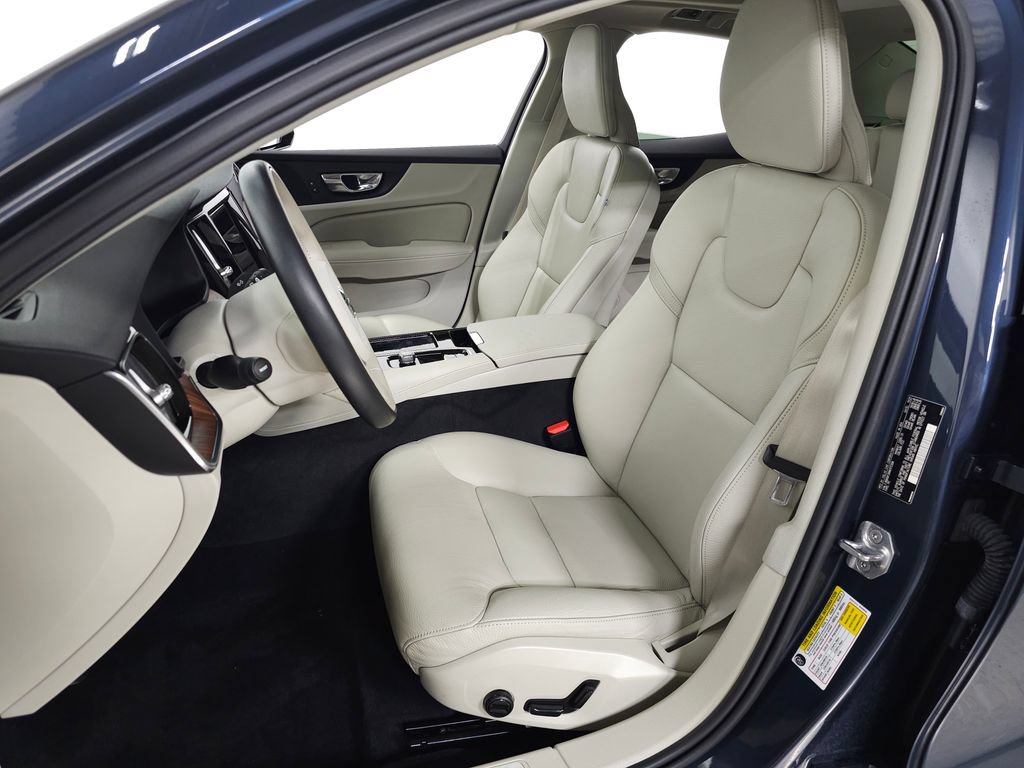 Certified 2022 Volvo S60 T8 R-Design Expression w/ Advanced Package AWD/4WD image 17
