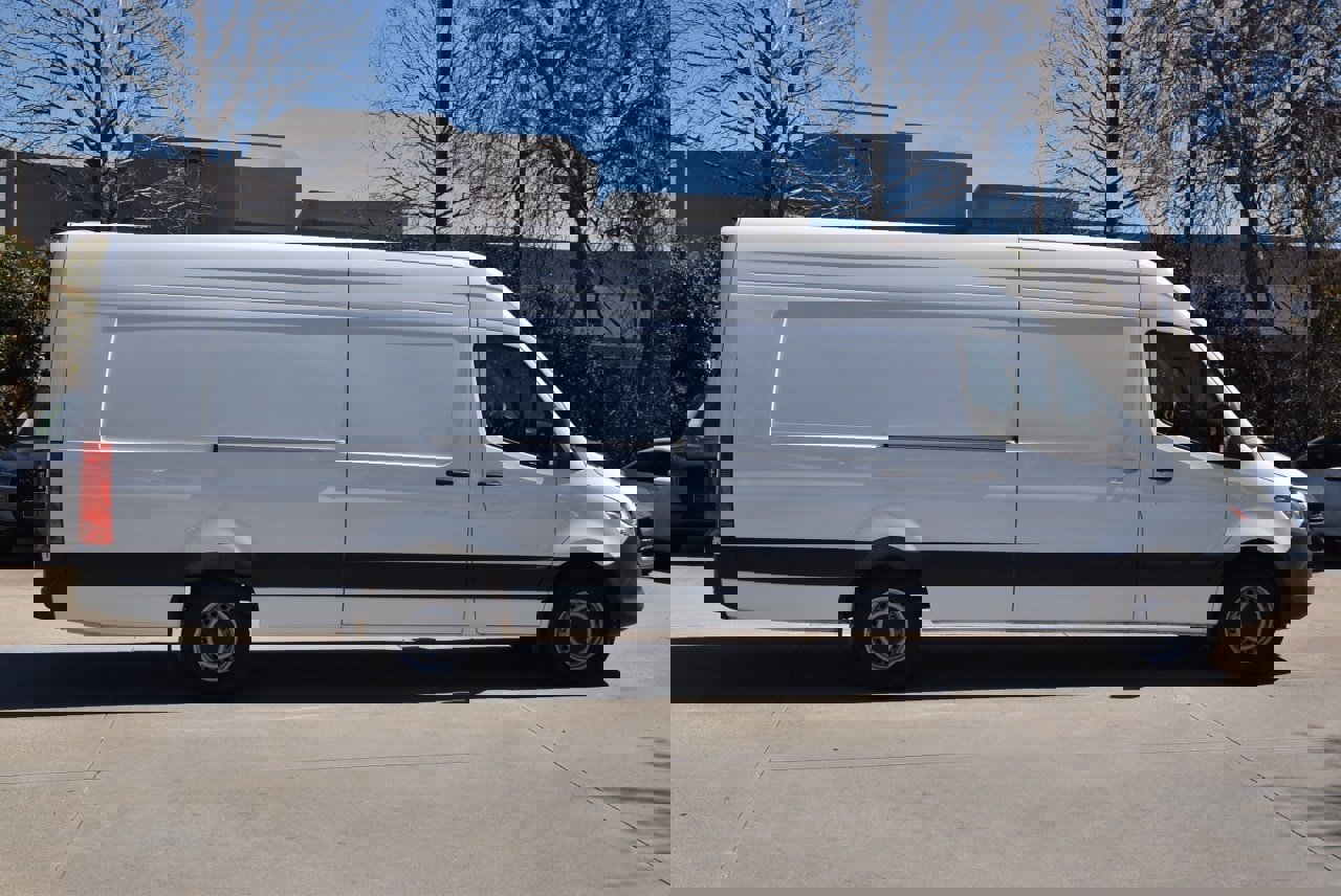 Used 2025 Mercedes-Benz Sprinter 2500 image 6