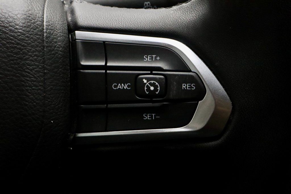 Used 2025 Jeep Compass Latitude image 29