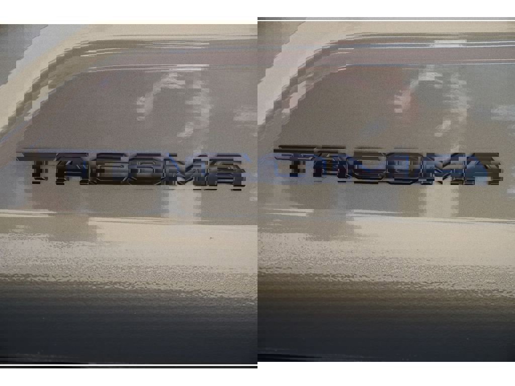 Used 2025 Toyota Tacoma TRD Sport image 8