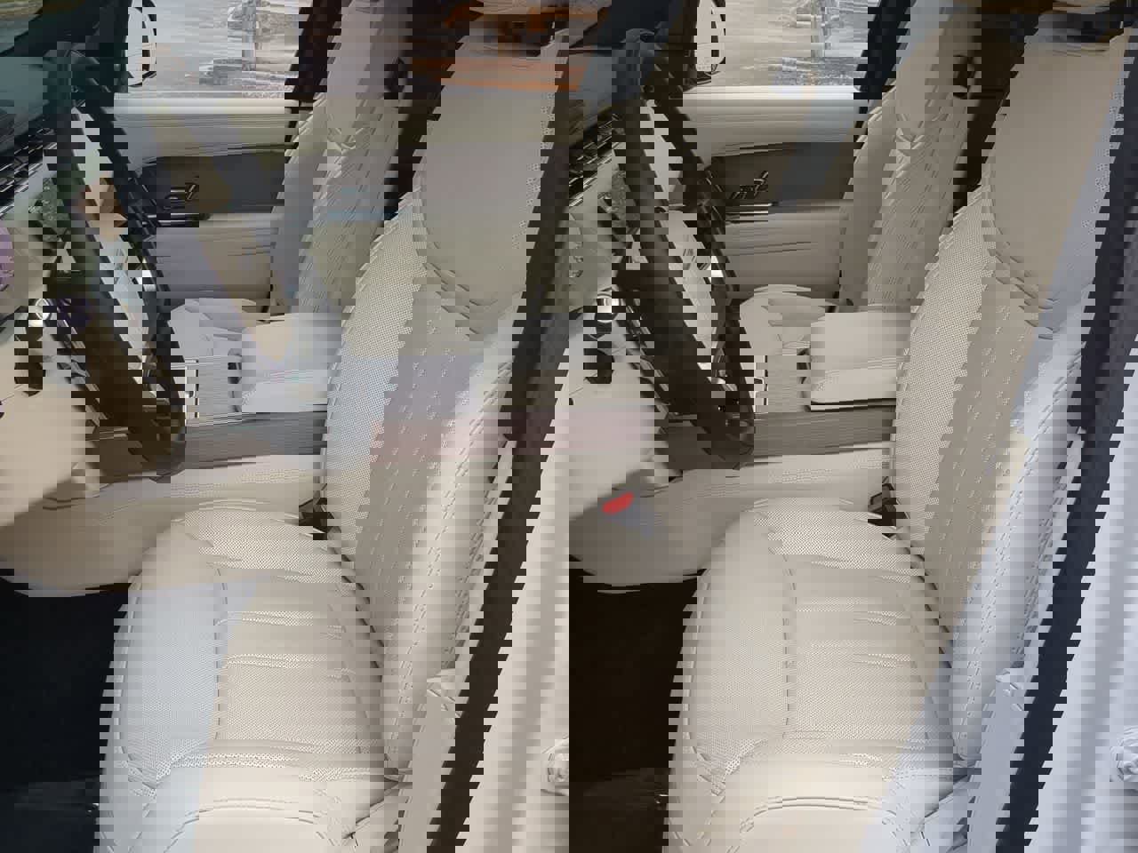 Certified 2025 Land Rover Range Rover Long Wheelbase SE image 17