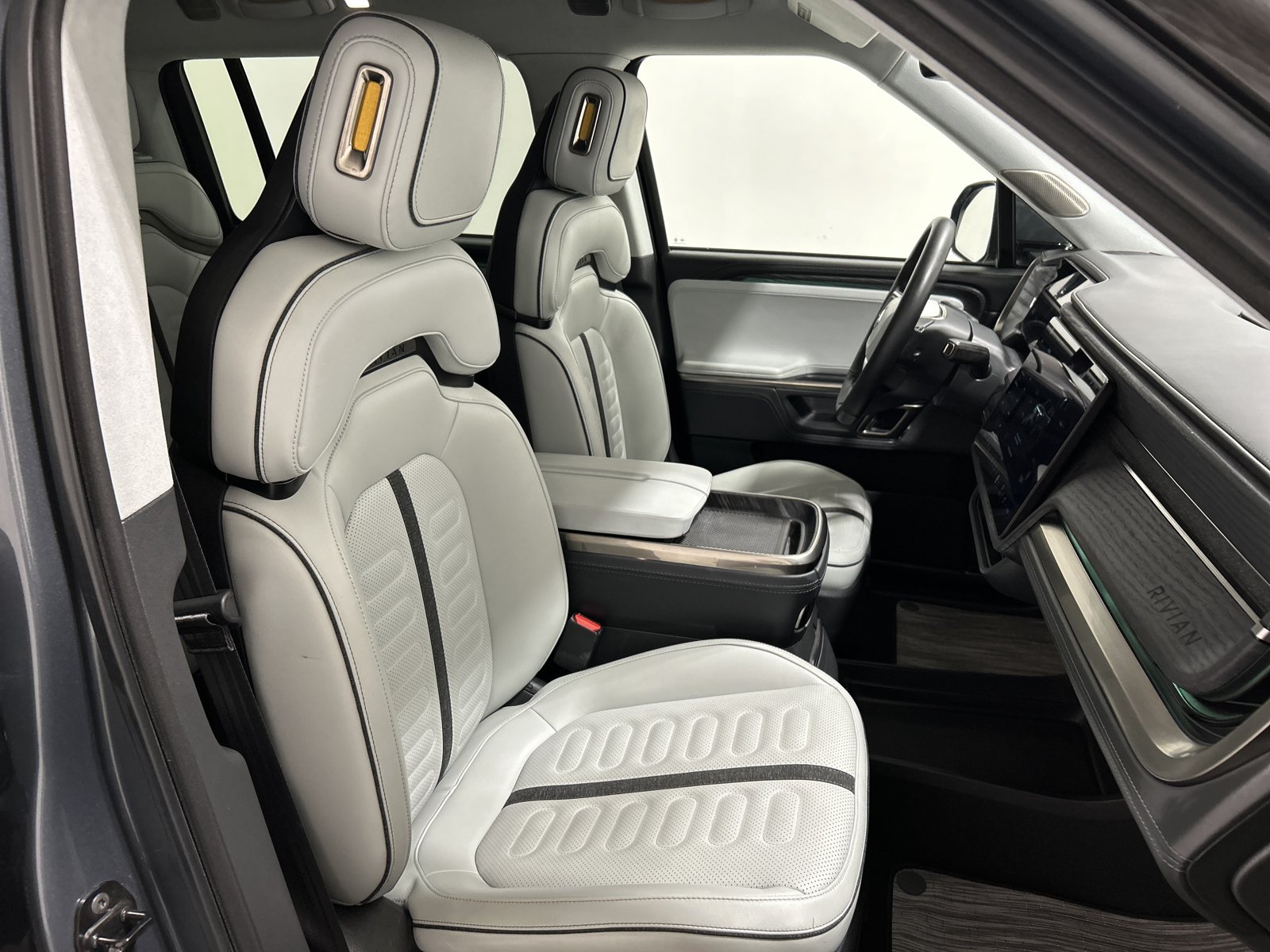 Used 2024 Rivian R1S Adventure AWD/4WD image 24