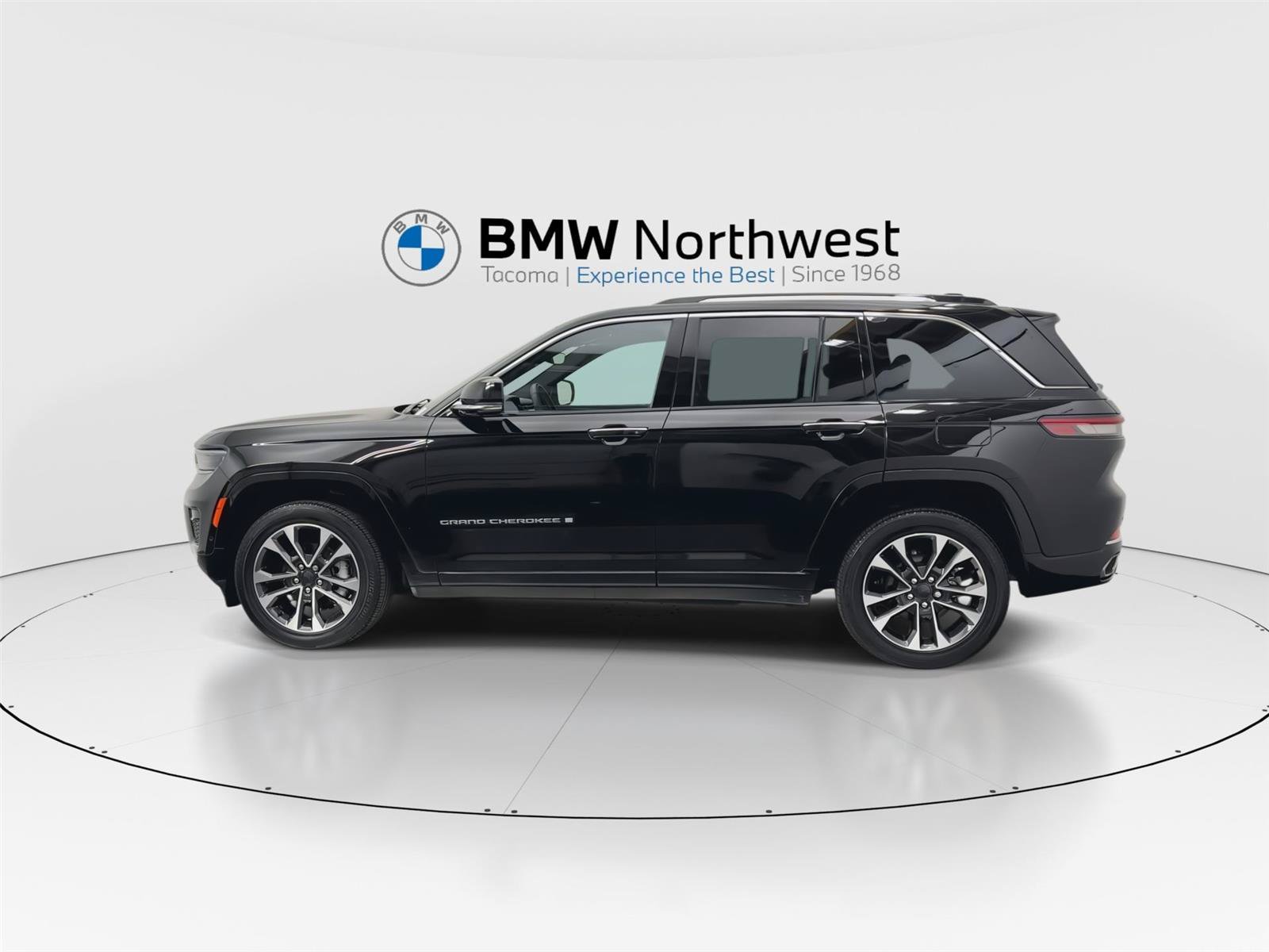 Used 2022 Jeep Grand Cherokee Overland AWD/4WD image 11
