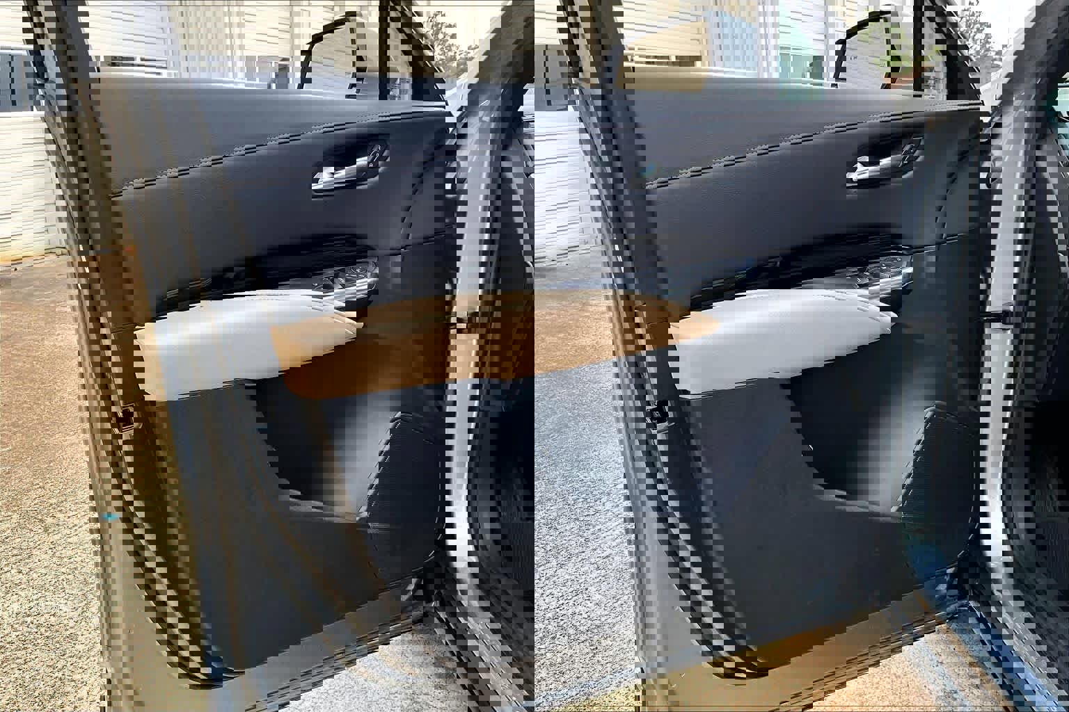 Used 2024 Cadillac XT4 Luxury w/ Cold Weather Package image 19