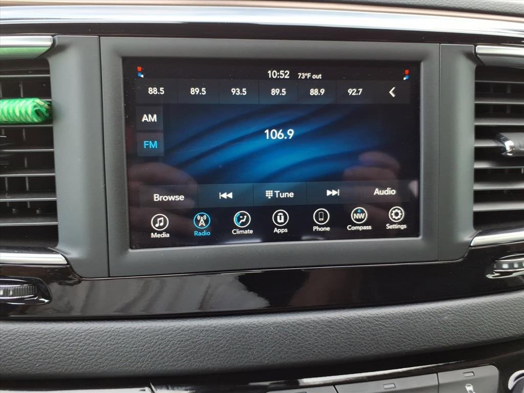 Used 2020 Chrysler Voyager L image 16