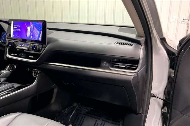 Certified 2025 Toyota Grand Highlander AWD image 17