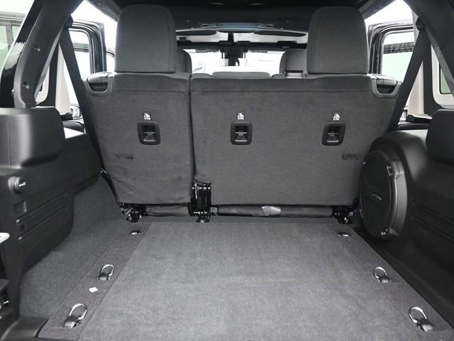 Used 2024 Jeep Wrangler Unlimited Rubicon w/ Technology Group image 23