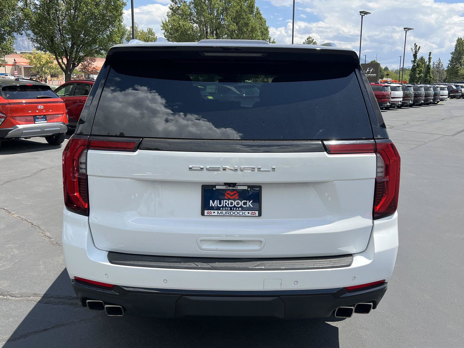 Used 2025 GMC Yukon XL Denali AWD/4WD image 9
