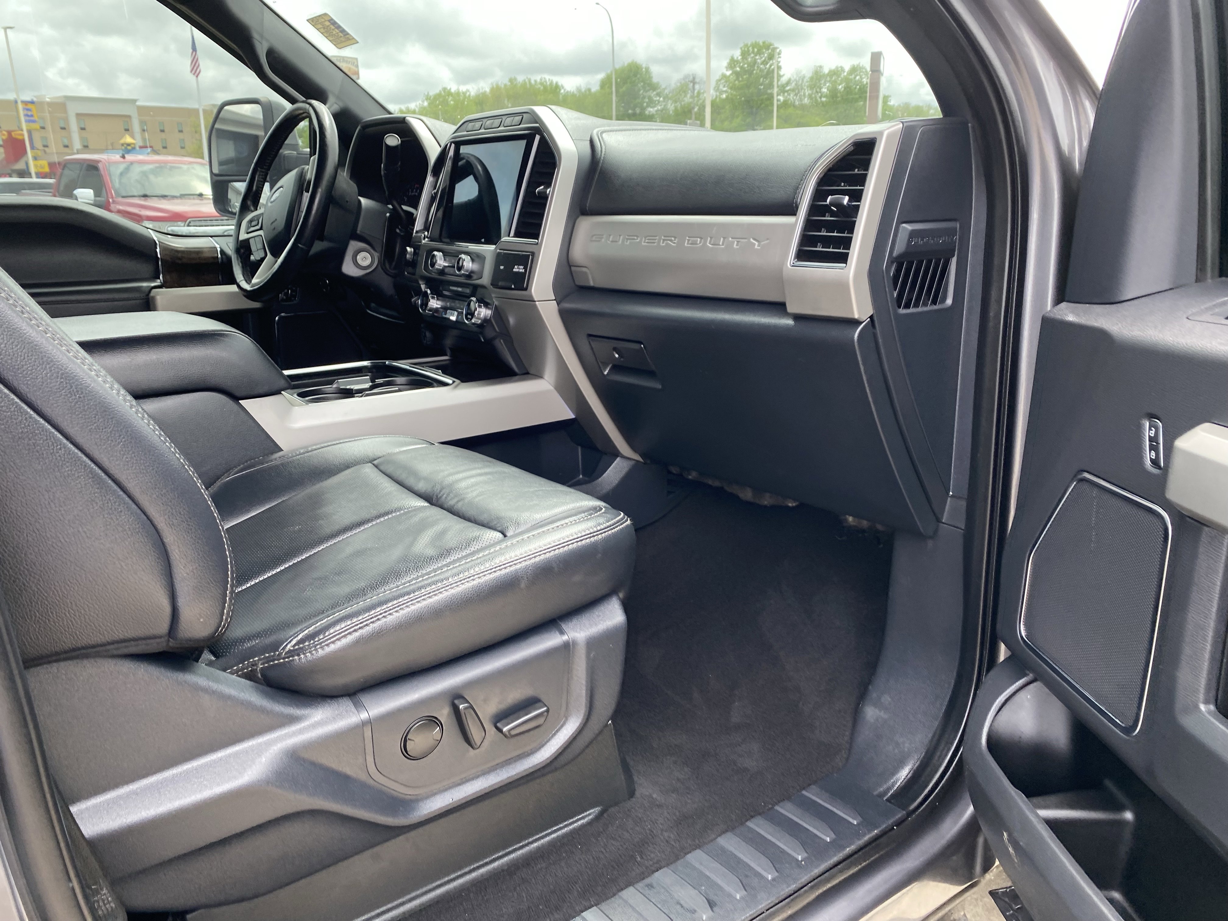 Used 2022 Ford F450 Lariat w/ Lariat Value Package AWD/4WD image 16