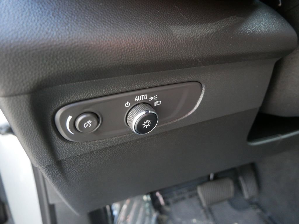 Used 2023 Buick Envision Essence AWD/4WD image 16