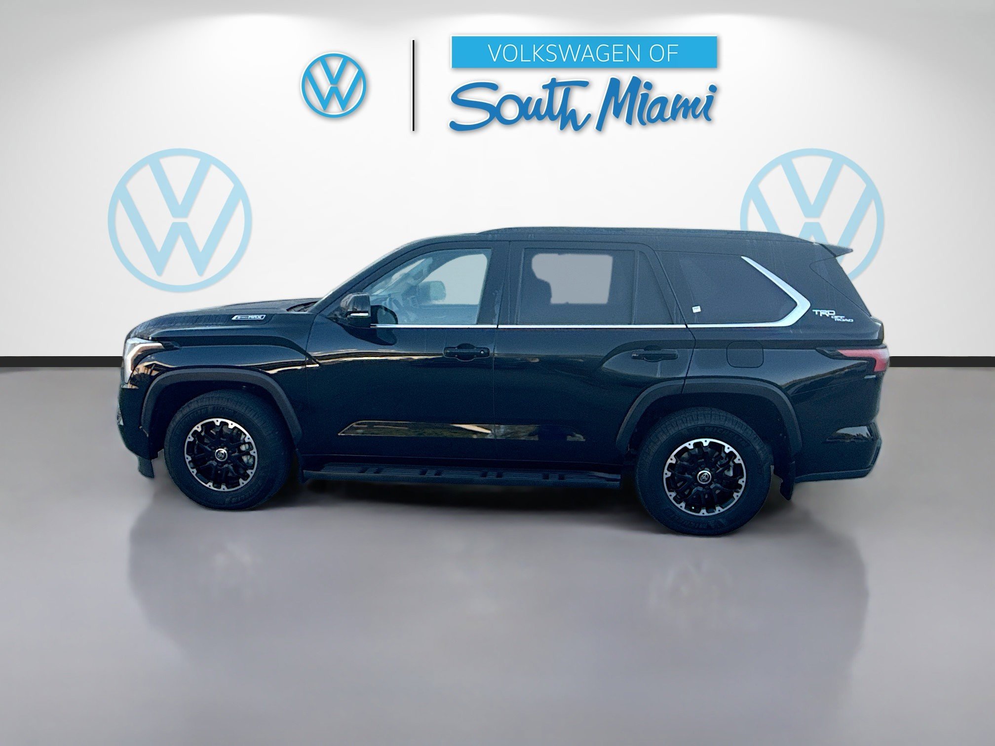 Used 2024 Toyota Sequoia SR5 w/ SR5 Premium Package image 4