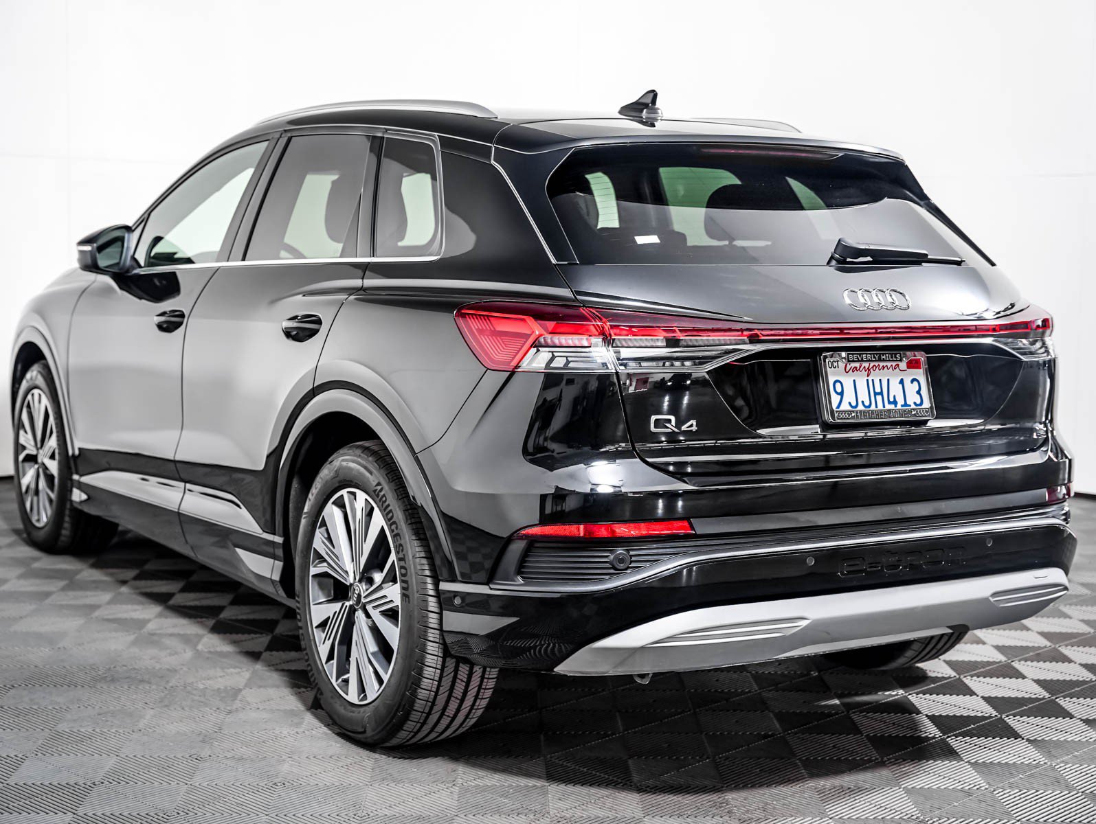 Used 2023 Audi Q4 e-tron Premium Plus RWD image 2