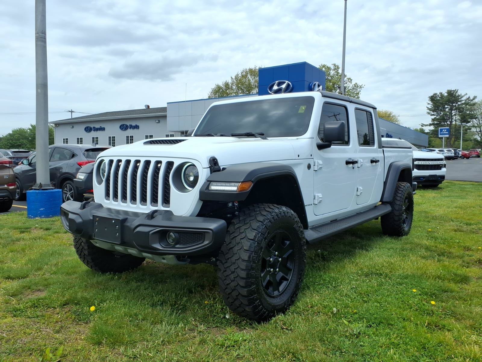 Used 2023 Jeep Gladiator Mojave w/ Cold Weather Group AWD/4WD image 1