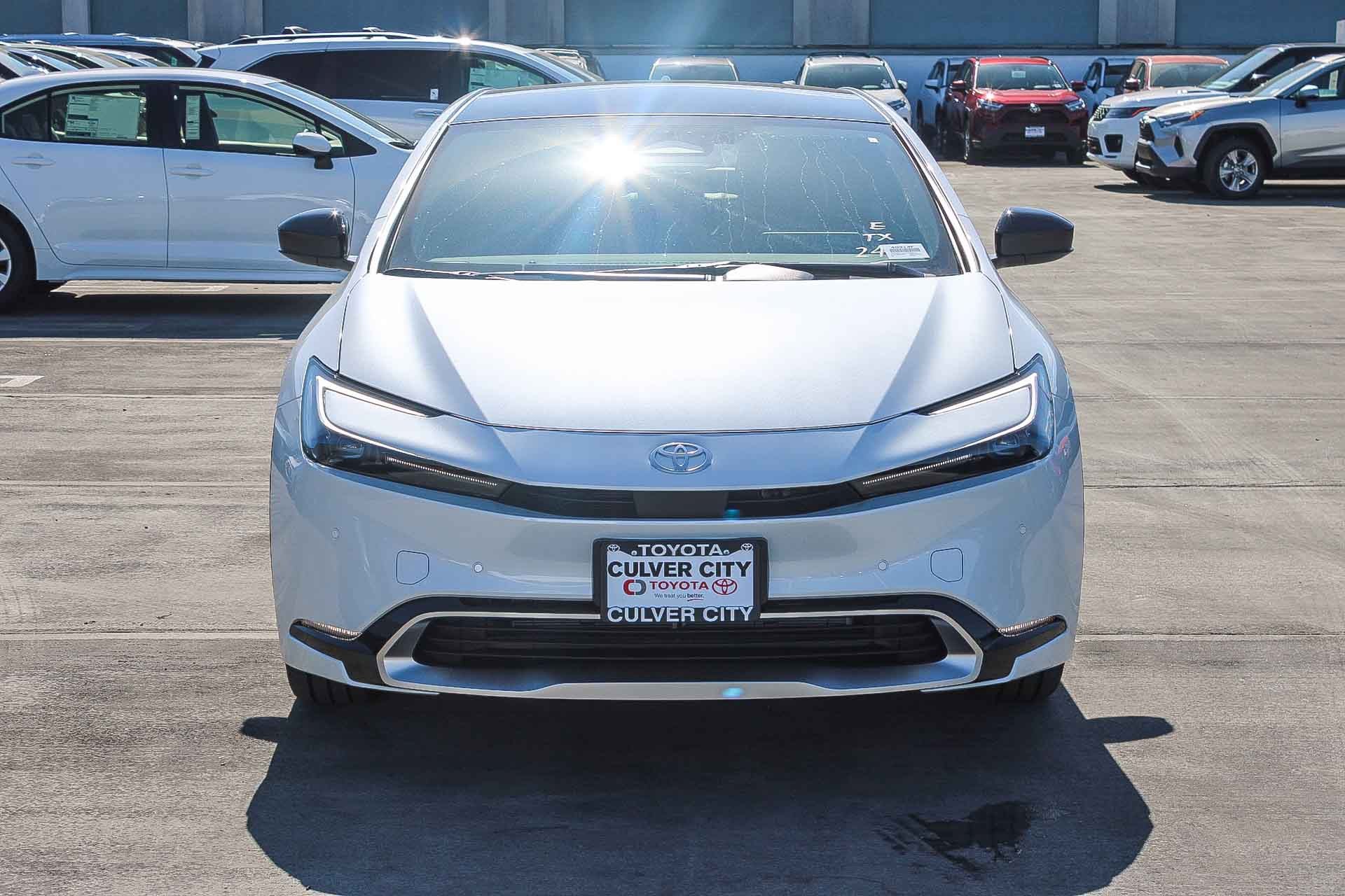 New 2026 Toyota Prius Plug-In Hybrid FWD image 2