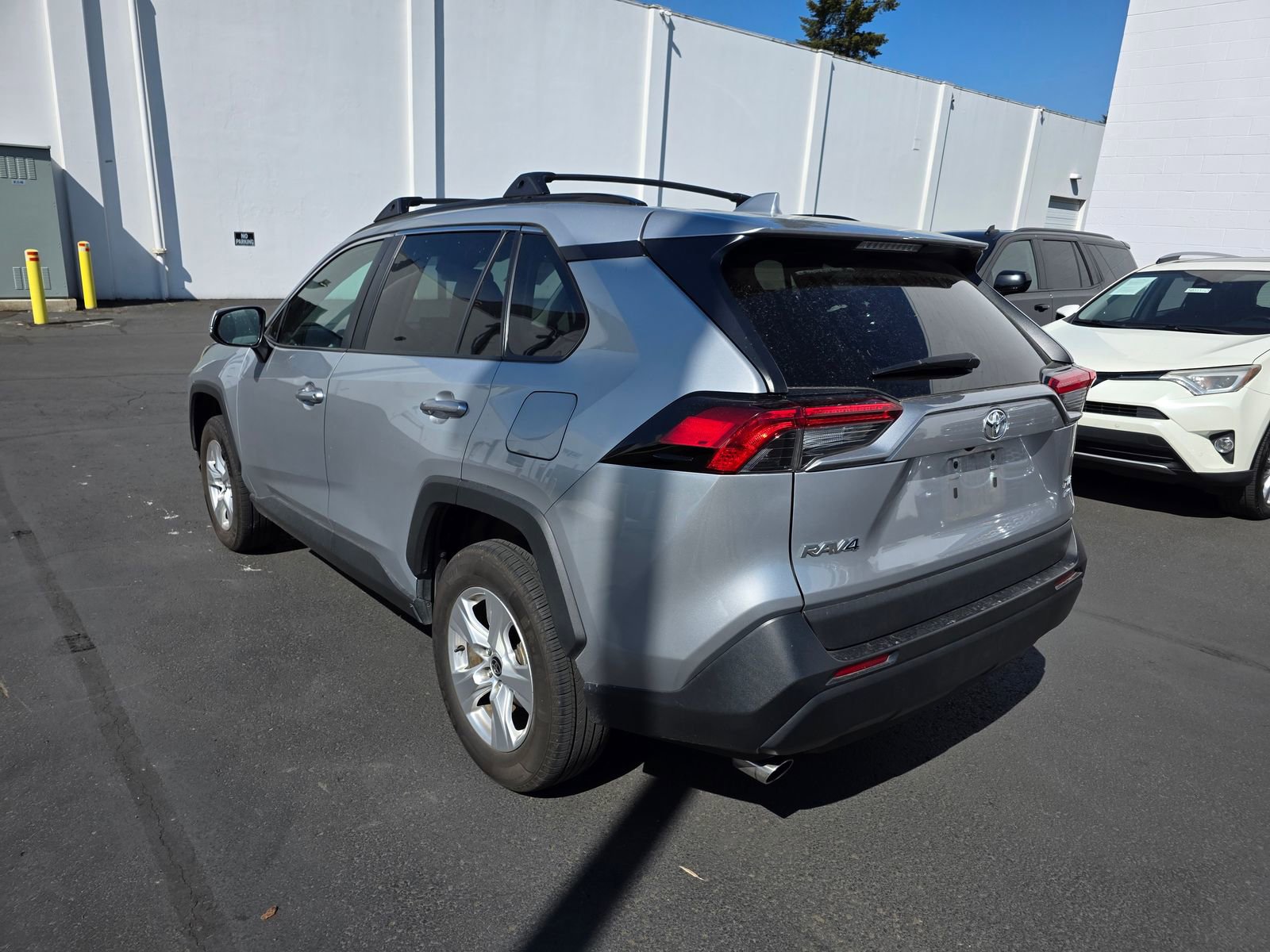 Used 2021 Toyota RAV4 XLE AWD/4WD image 7