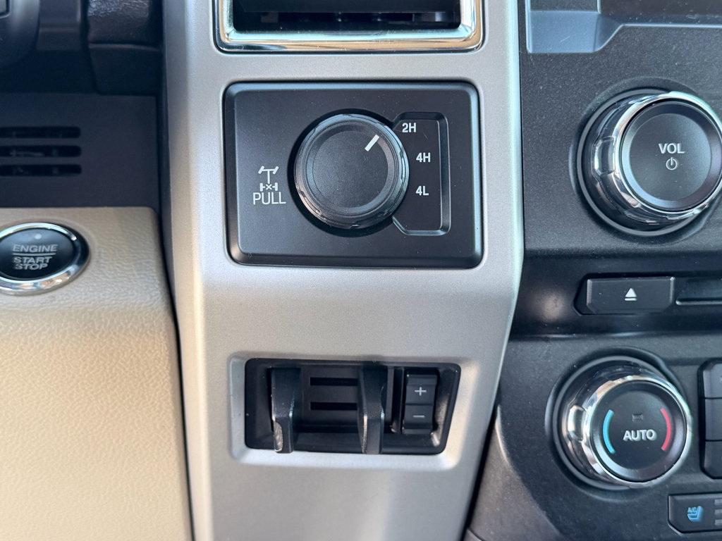 Used 2017 Ford F250 Lariat w/ Lariat Ultimate Package AWD/4WD image 17