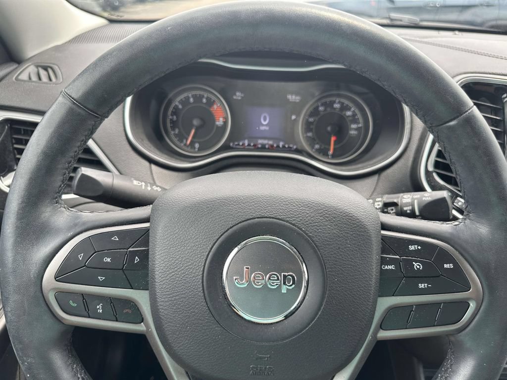 Used 2019 Jeep Cherokee Overland w/ Technology Group AWD/4WD image 20