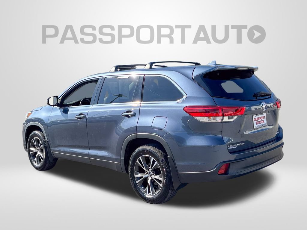 Used 2019 Toyota Highlander Plus AWD/4WD image 4