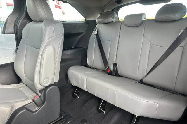 Certified 2026 Toyota Sienna XLE FWD image 19