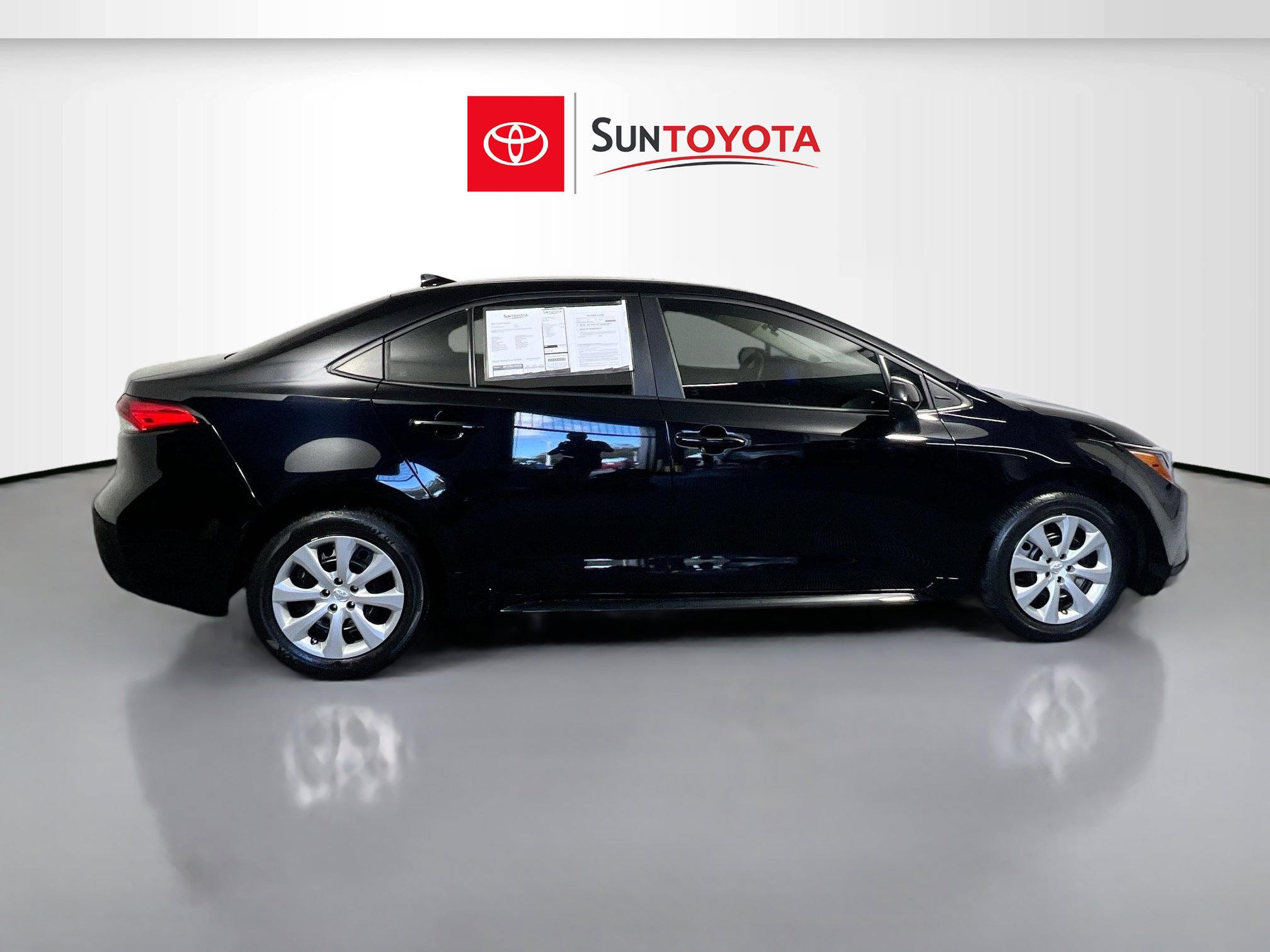 Used 2024 Toyota Corolla LE image 2