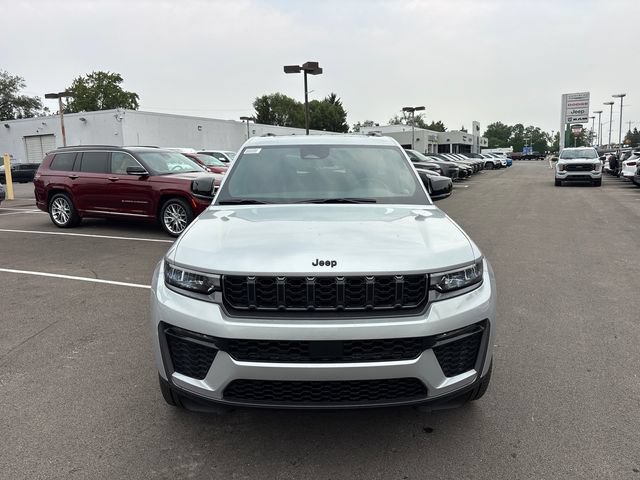 New 2026 Jeep Grand Cherokee Limited w/ Limited Altitude Package AWD/4WD image 5