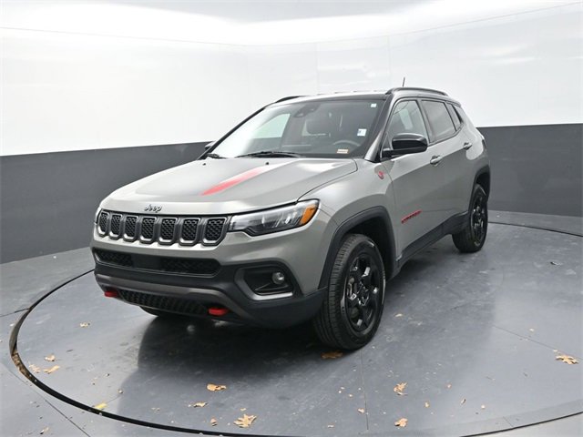 Used 2024 Jeep Compass Trailhawk image 4