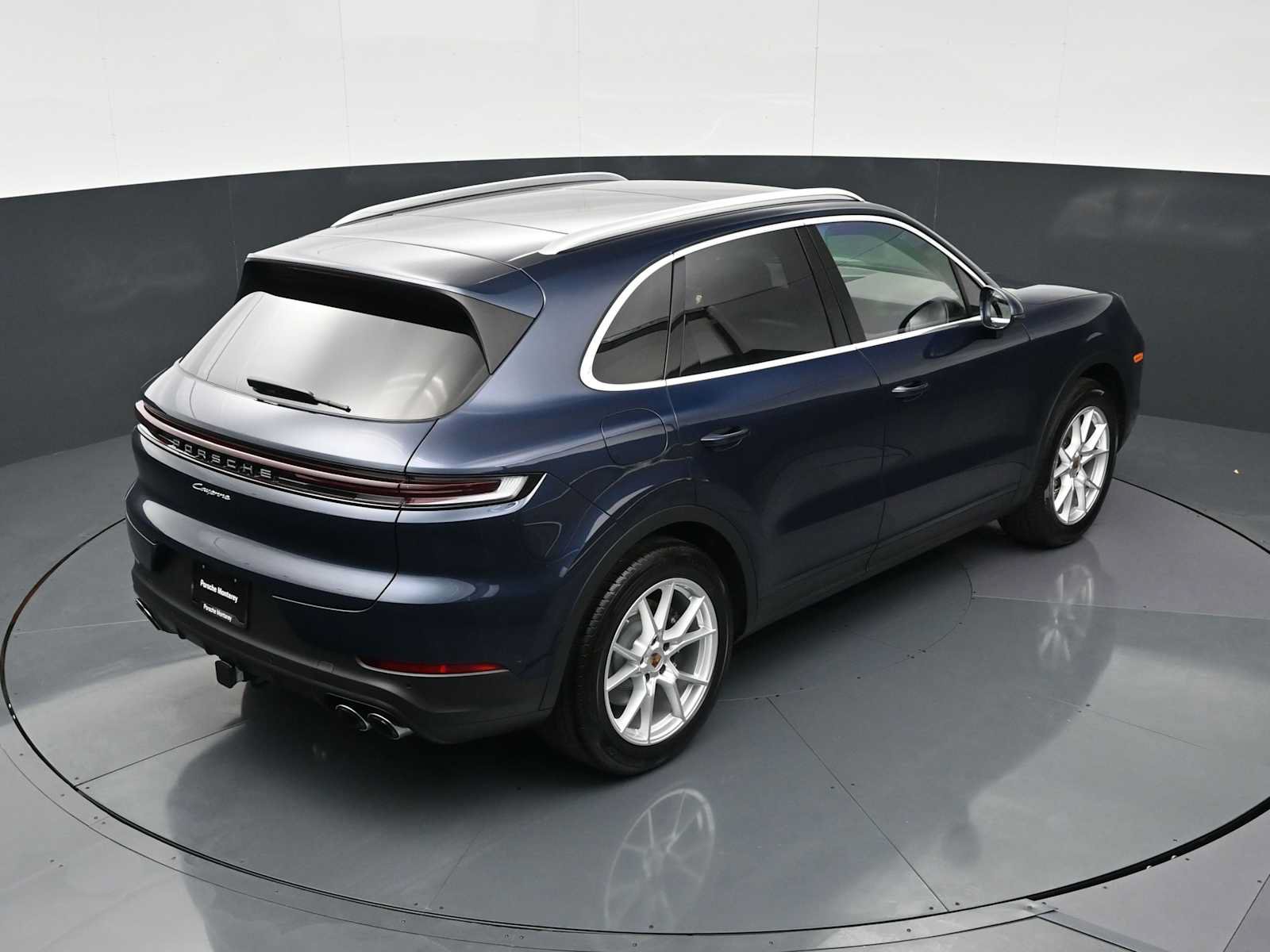 Certified 2025 Porsche Cayenne AWD/4WD image 34