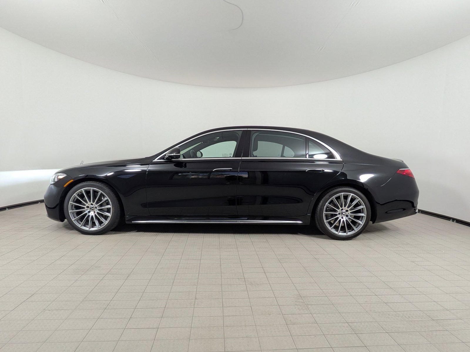 Used 2024 Mercedes-Benz S 580 4MATIC Sedan video 2